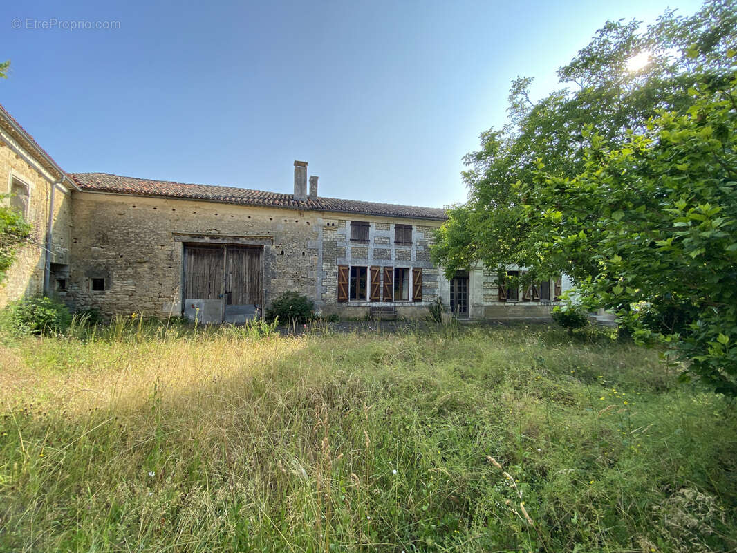 Maison à CHAMPNIERS