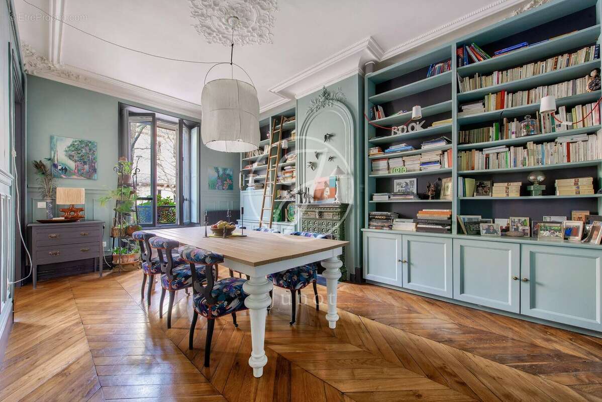 Appartement à PARIS-9E