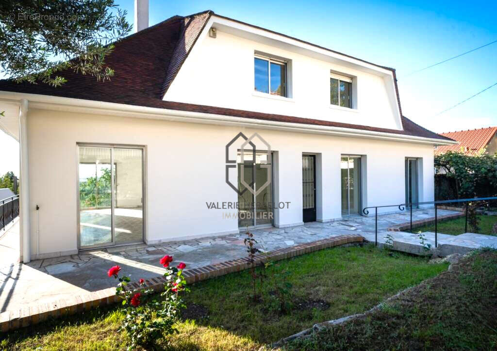 Maison à CHENNEVIERES-SUR-MARNE