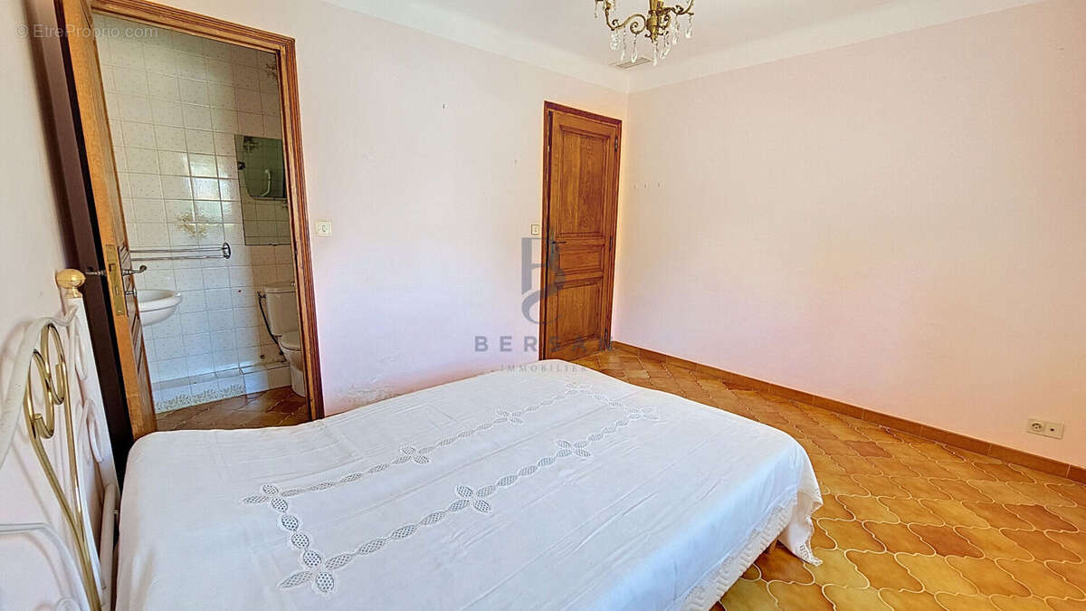 Saint raphael - bas valescure appartement haut de villa avec jardin - photo 13