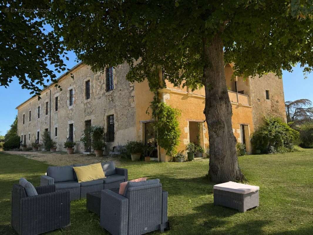 675 m² à Lectoure  - photo 6