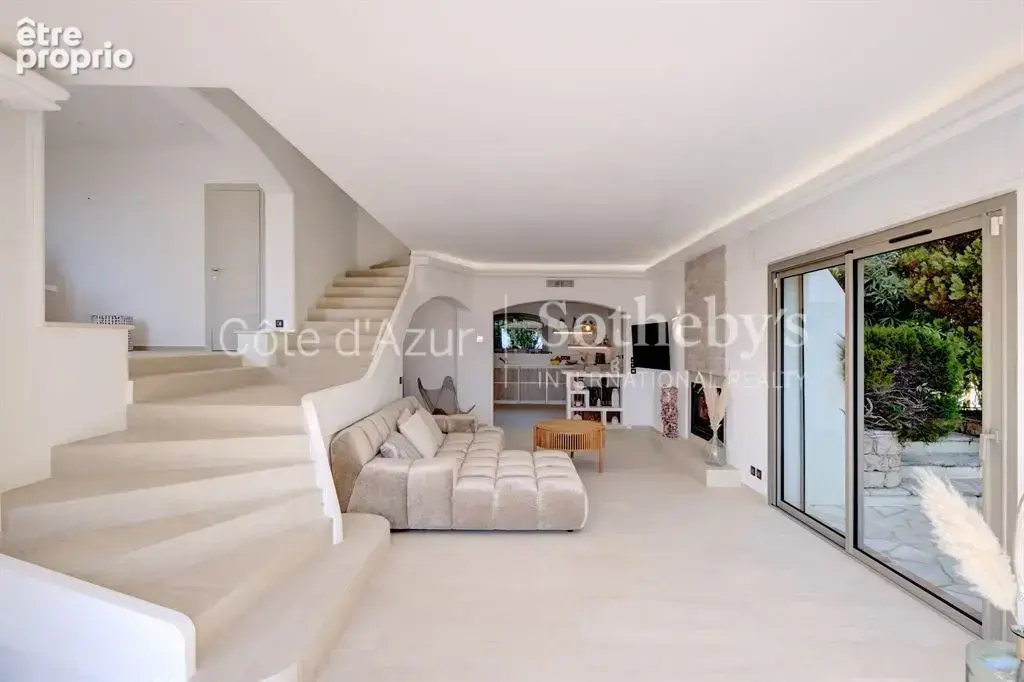 Super Cannes, villa provençale rénovée avec piscine et vue panoramique sur la Méditerranée - photo 11