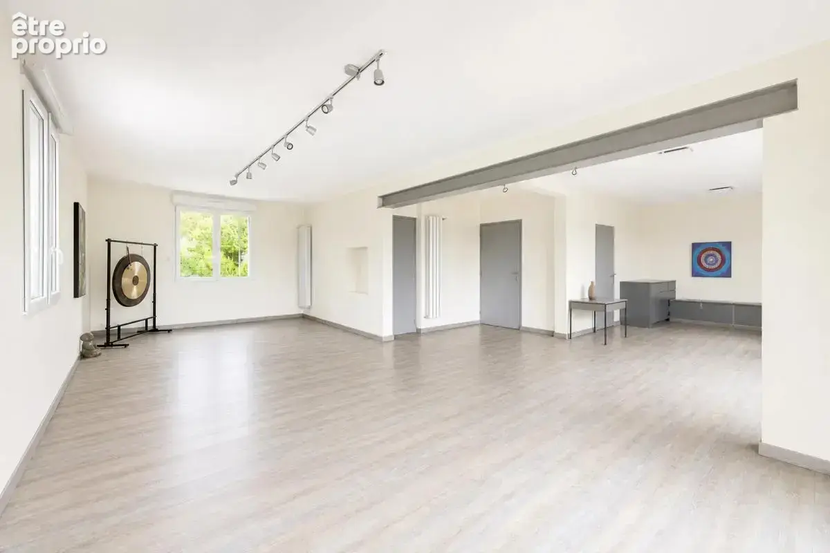Maison de 8 pièces de 190.27 m² à Saint-Pierre-des-Corps - photo 5
