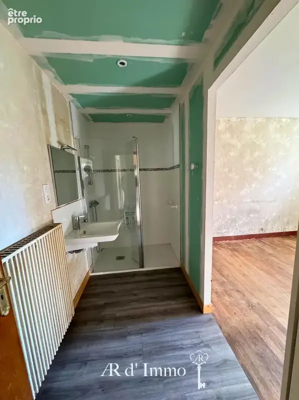 Maison en pierre avec dépendances - Terrain de 2 300 m² - photo 9