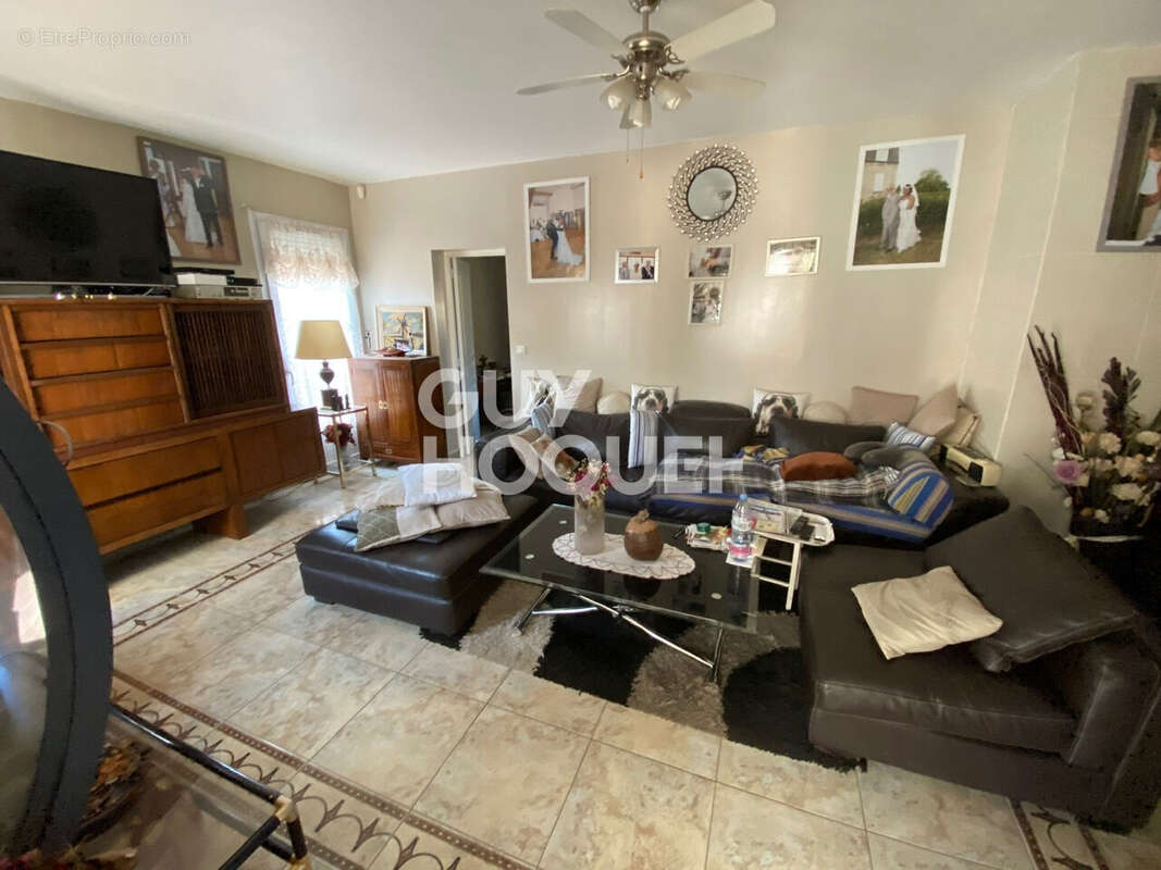 Maison à VENEUX-LES-SABLONS