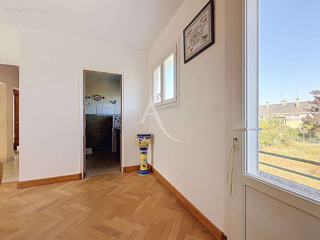 Maison 4 chambres avec jardin et garage - ANGERS BANCHAIS - photo 4