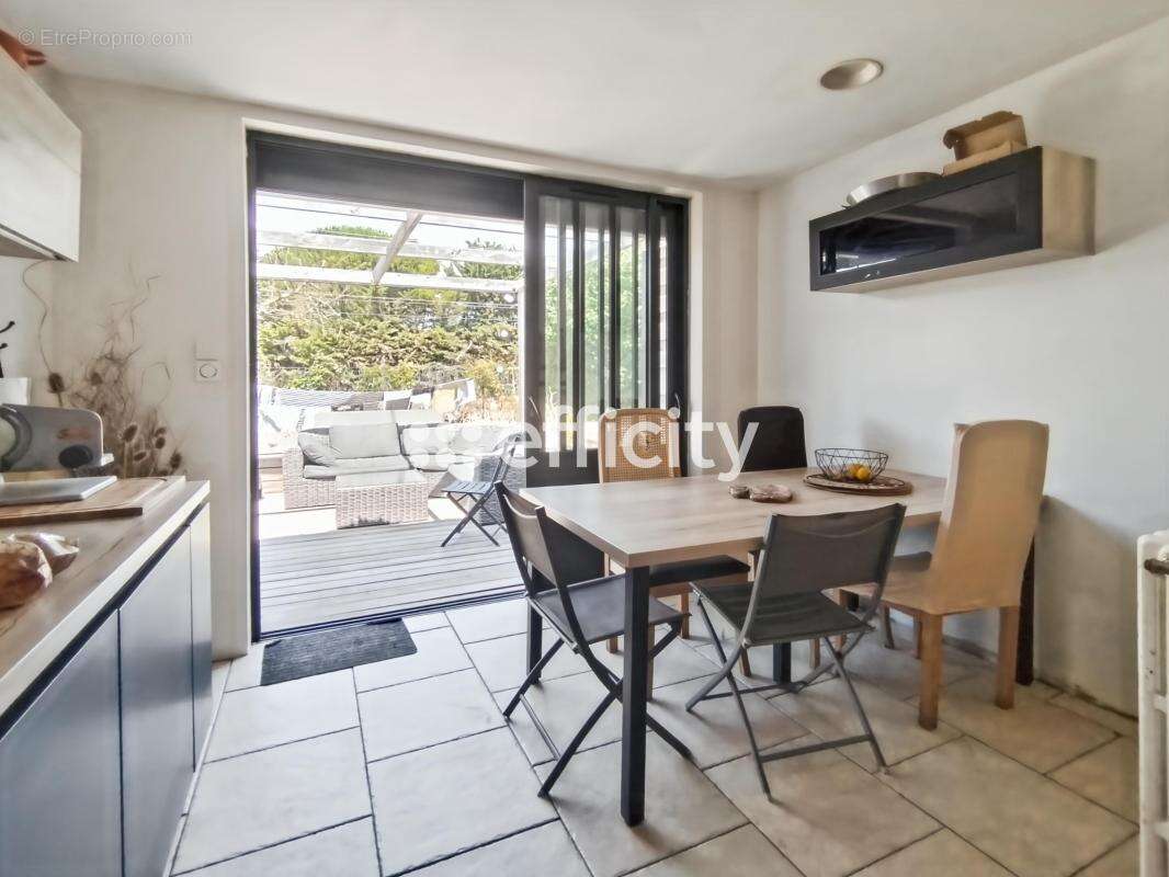 Maison 140 m² à La Rochelle  - photo 5