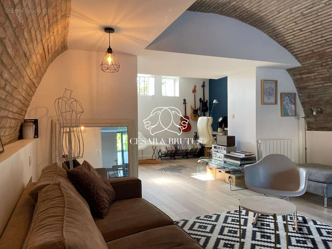 Appartement à COLLONGES-AU-MONT-D'OR