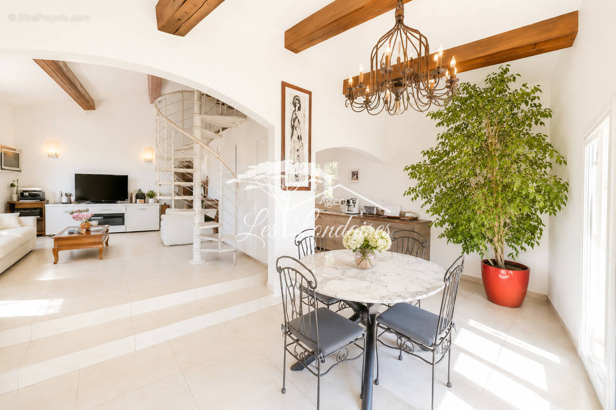 Maison à LA LONDE-LES-MAURES