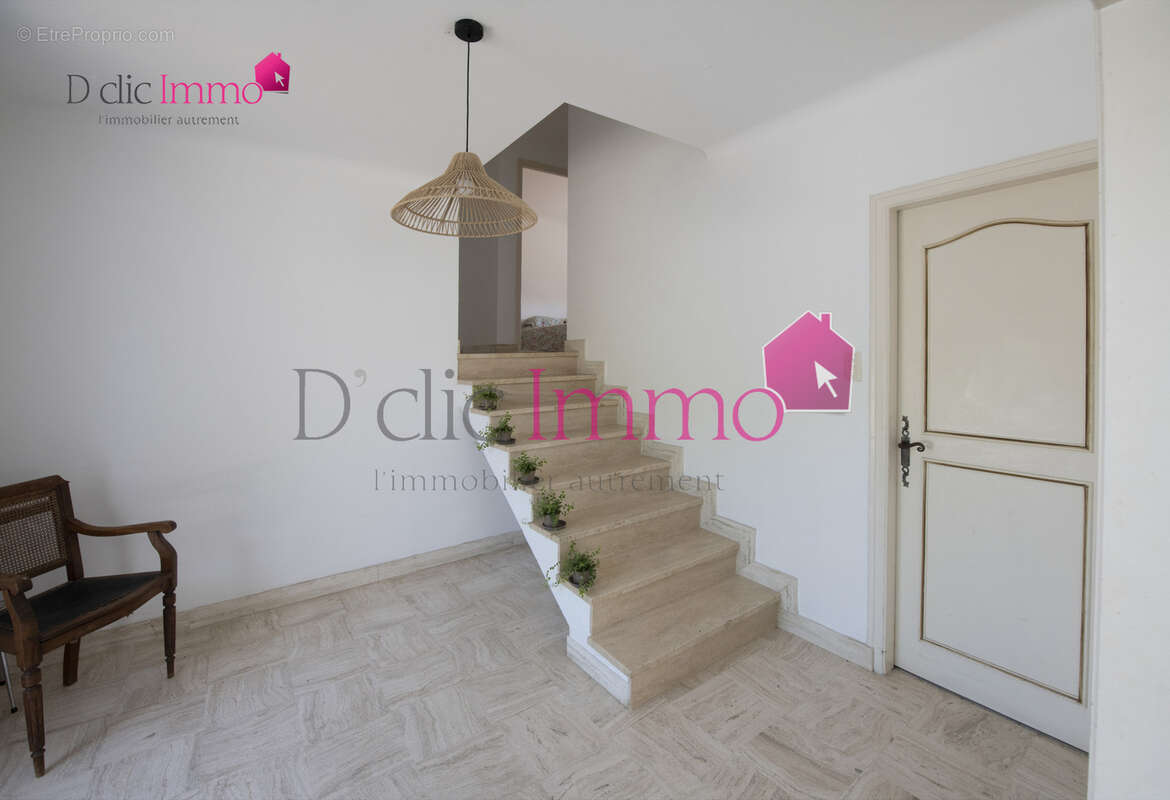 SOULLANS -Maison familiale de 160m2 habitable - 6 chambres - terrain de 1584m2 - centre ville - photo 5