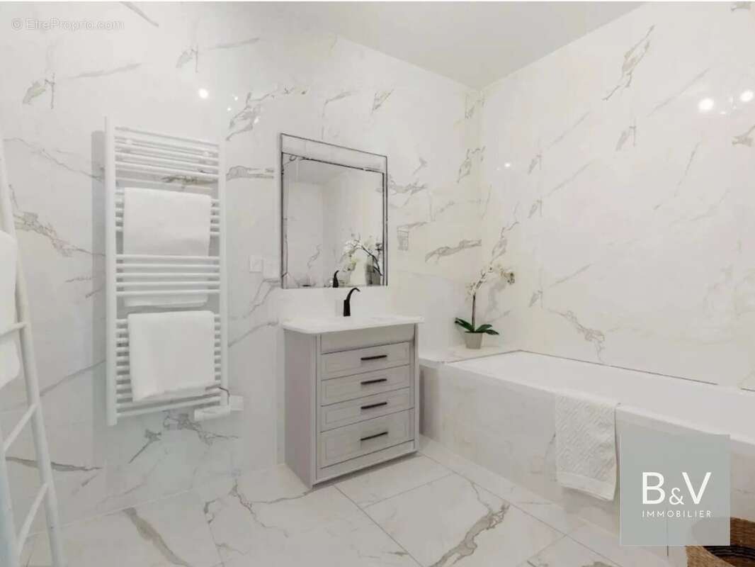 Appartement à SAINT-LAURENT-DU-VAR