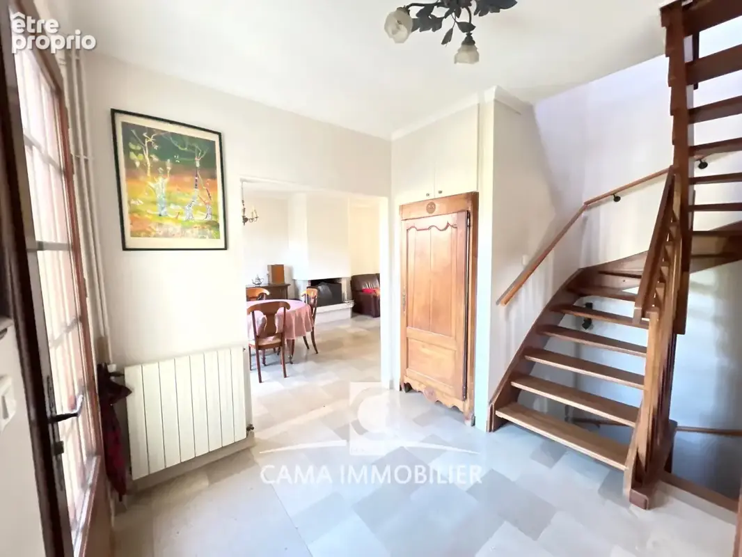 EXCLUSIVITE.  A Buc Maison de quatre chambres avec sous sol total sur un terrain clos de 650m2 environ - photo 2