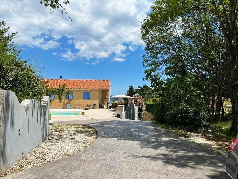 Villa plain pied avec piscine - photo 14
