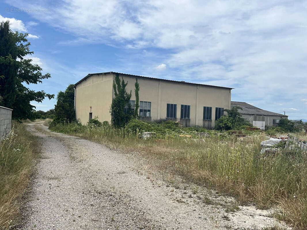 Commerce à ANNEYRON