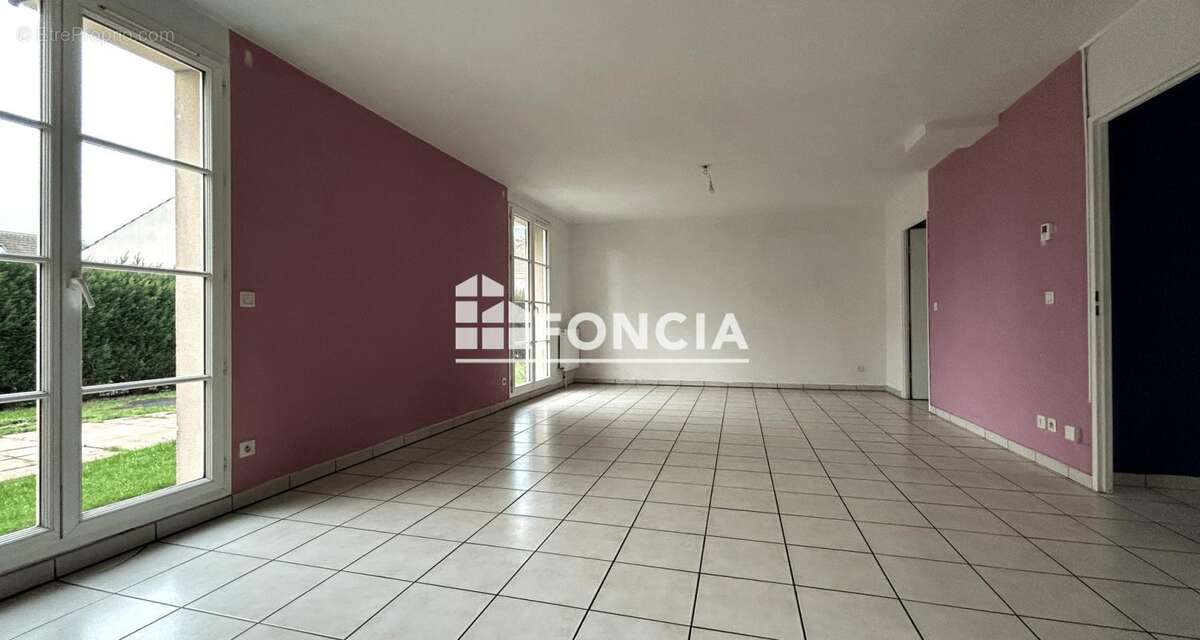 Maison à LE COUDRAY-MONTCEAUX