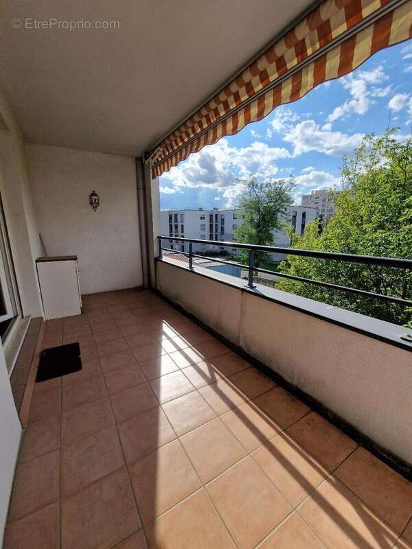   - Appartement à SAINT-PRIEST