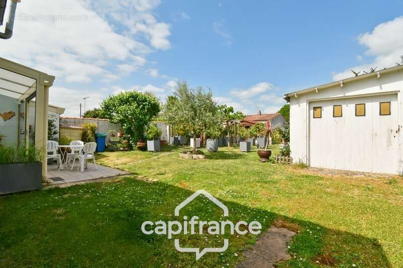 Maison à vendre de plain pied 5 pièces SAINT JEAN D'ANGELY (17) sur une parcelle de 1012m² - photo 17