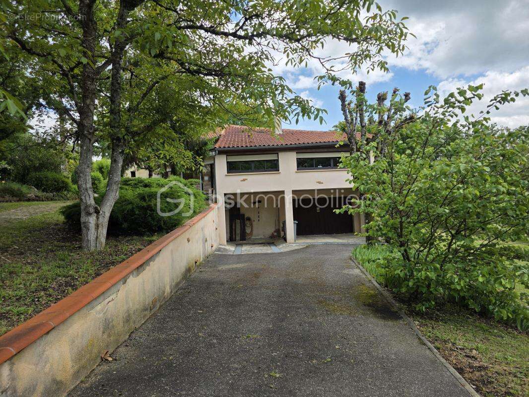 Maison à SAINTE-COLOMBE-EN-BRUILHOIS