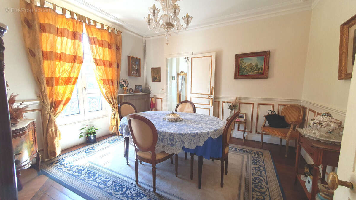 Maison à SAINT-MAUR-DES-FOSSES