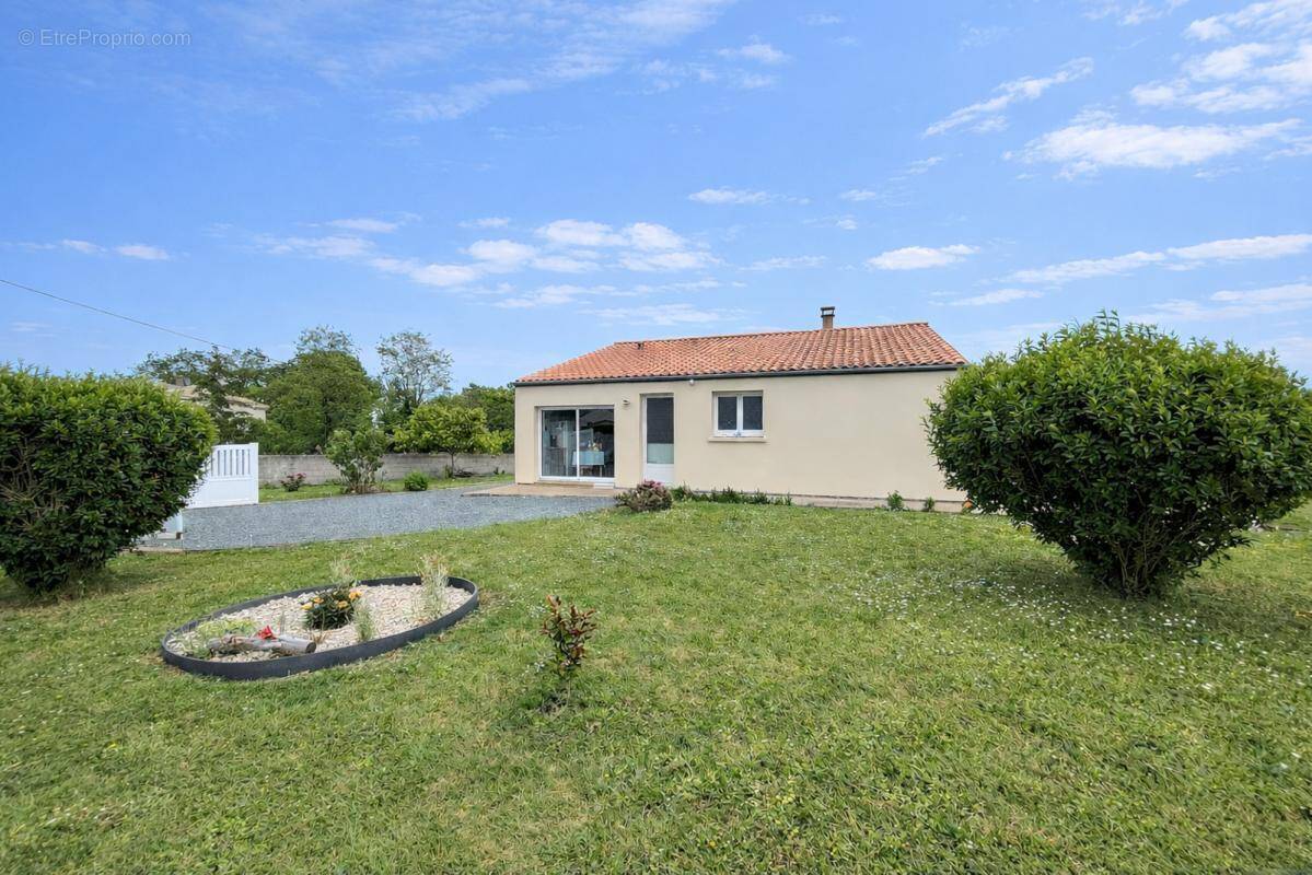 Maison à CORME-ECLUSE