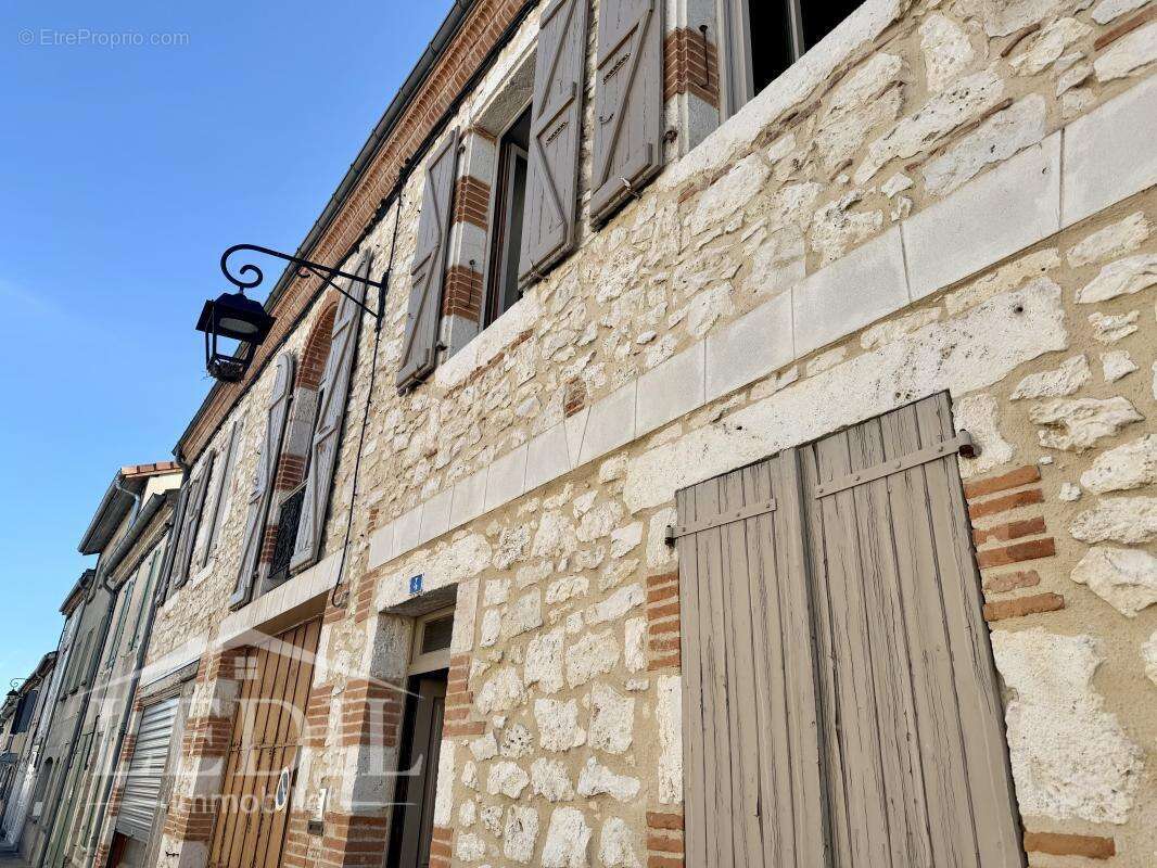 Maison à MAUVEZIN