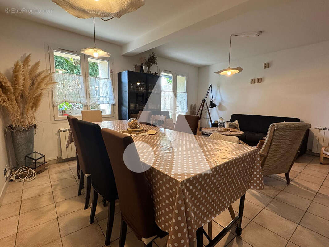 Maison à JONQUIERES