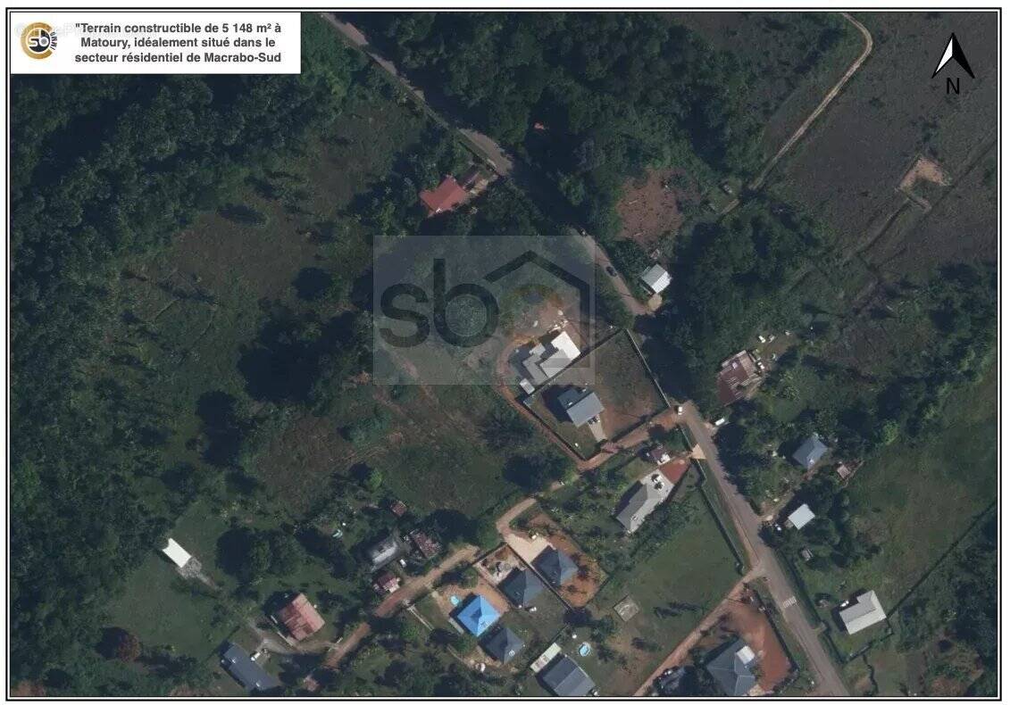Terrain à MATOURY