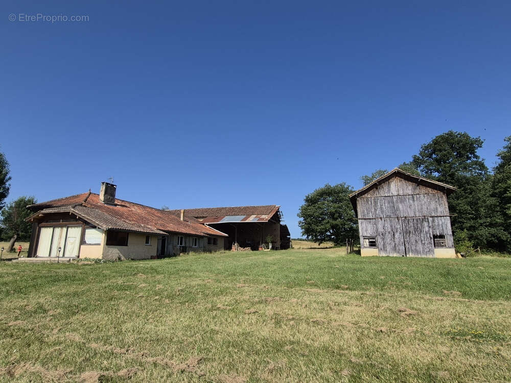 A vendredi, Corps de ferme à Ornézan - photo 20