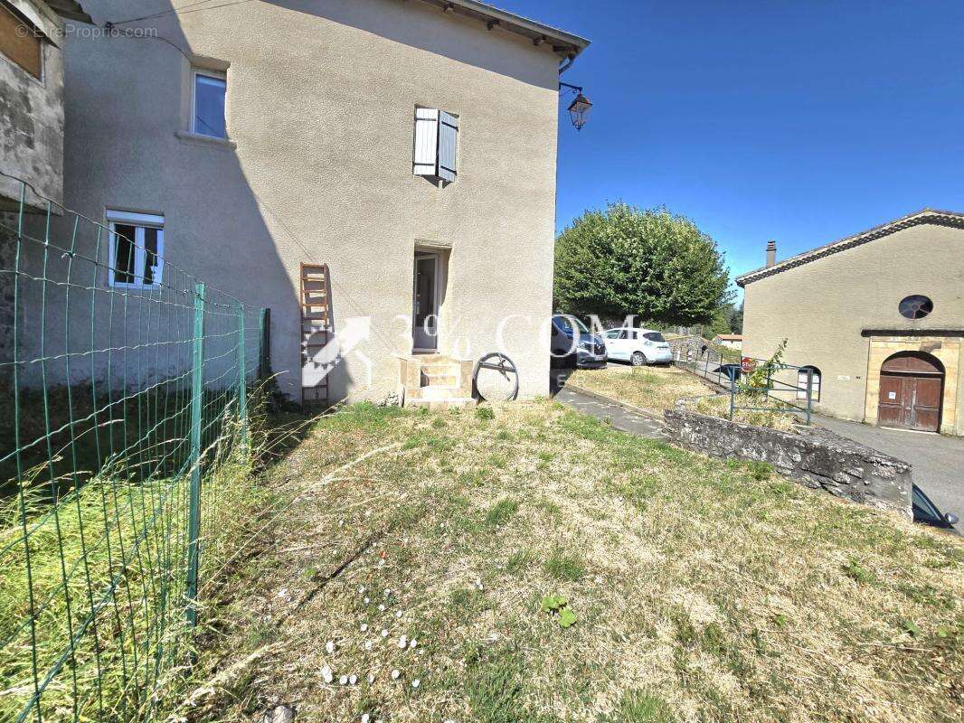 Maison en pierre rénovée de 85m2 avec petit jardin - photo 11