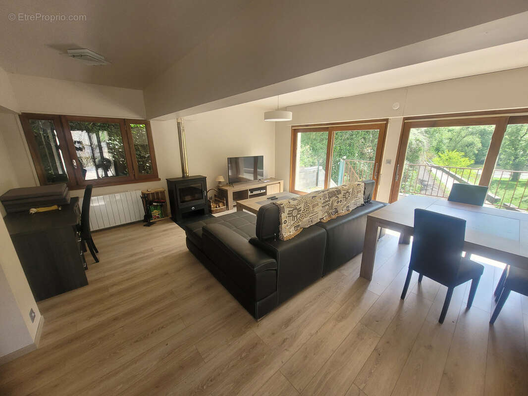 Maison avec très grand garage-atelier au bord du Lot (Cassaniouze, 15) - photo 6