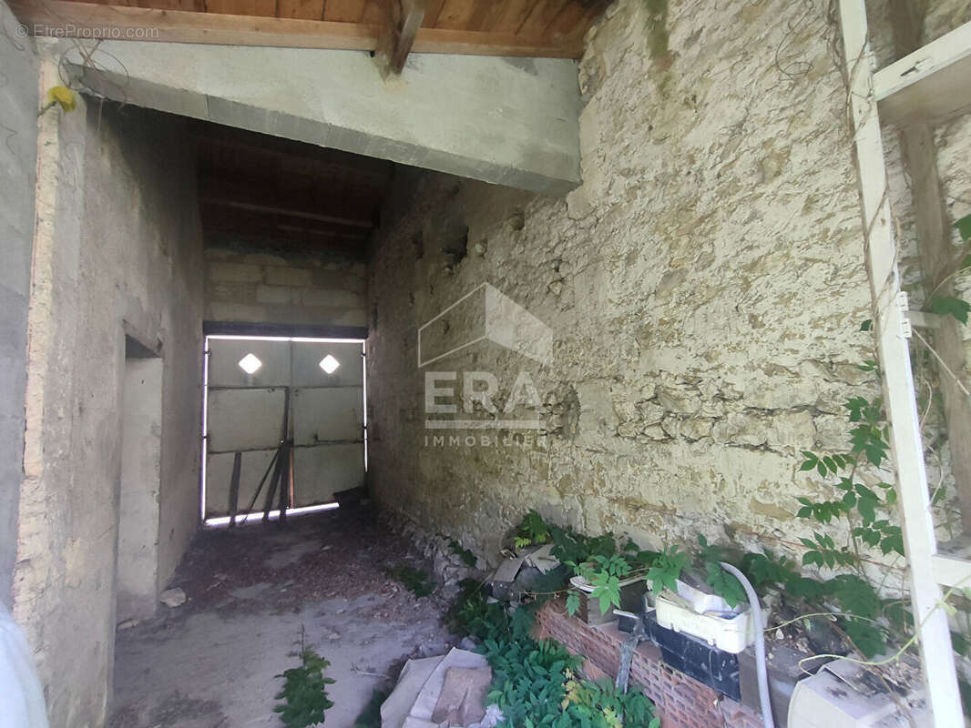 Maison à vendre à Saint Christoly de Blaye - 6 pièces, 236 m² sur 2700 m² de terrain - photo 18