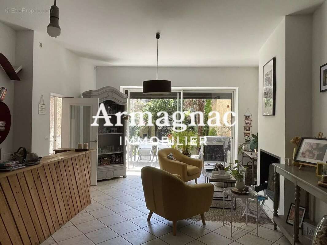 Maison à VIC-FEZENSAC