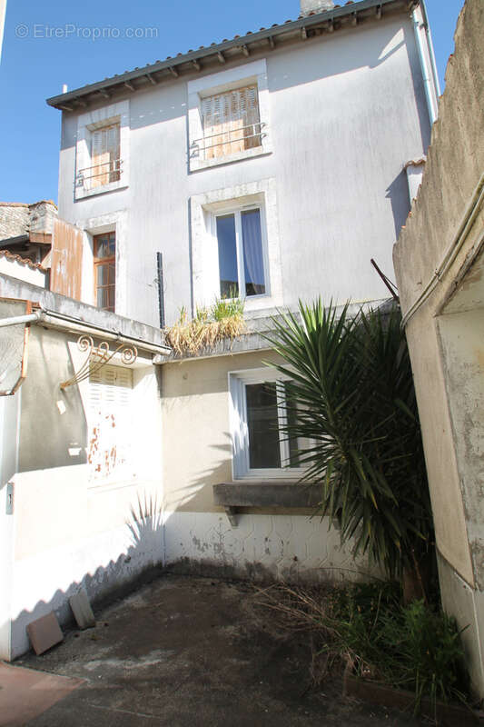 Maison à AIGRE