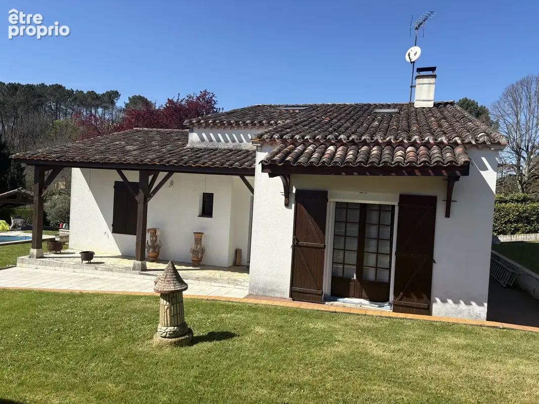 Villa avec piscine sur parc arboré de 2 000 m2   À deux pas du centre de Fumel - photo 3