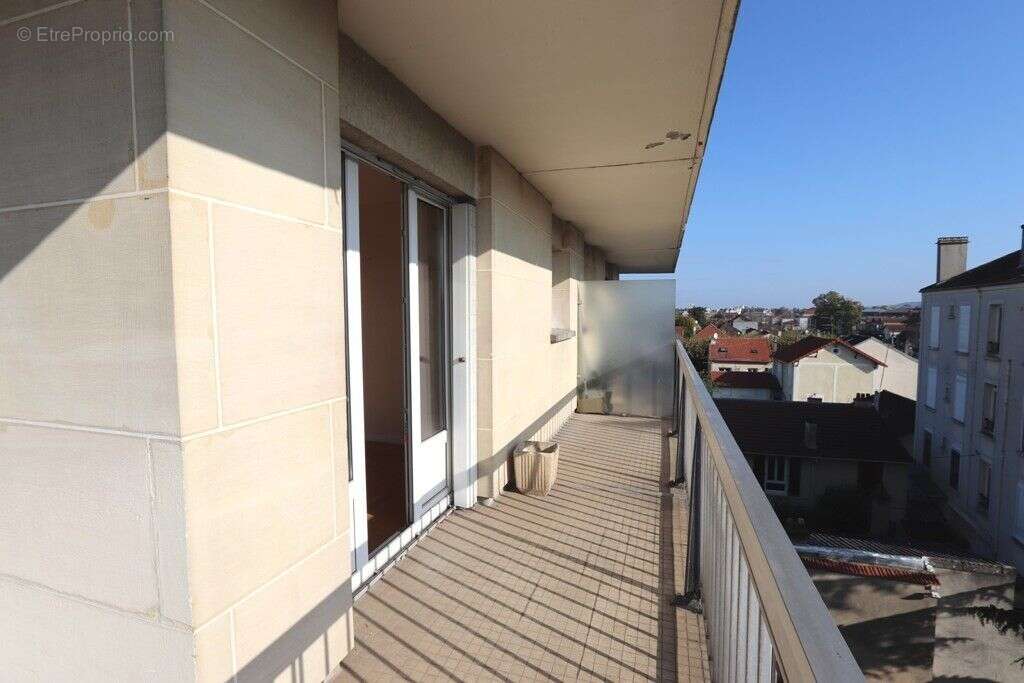 Appartement à LES PAVILLONS-SOUS-BOIS