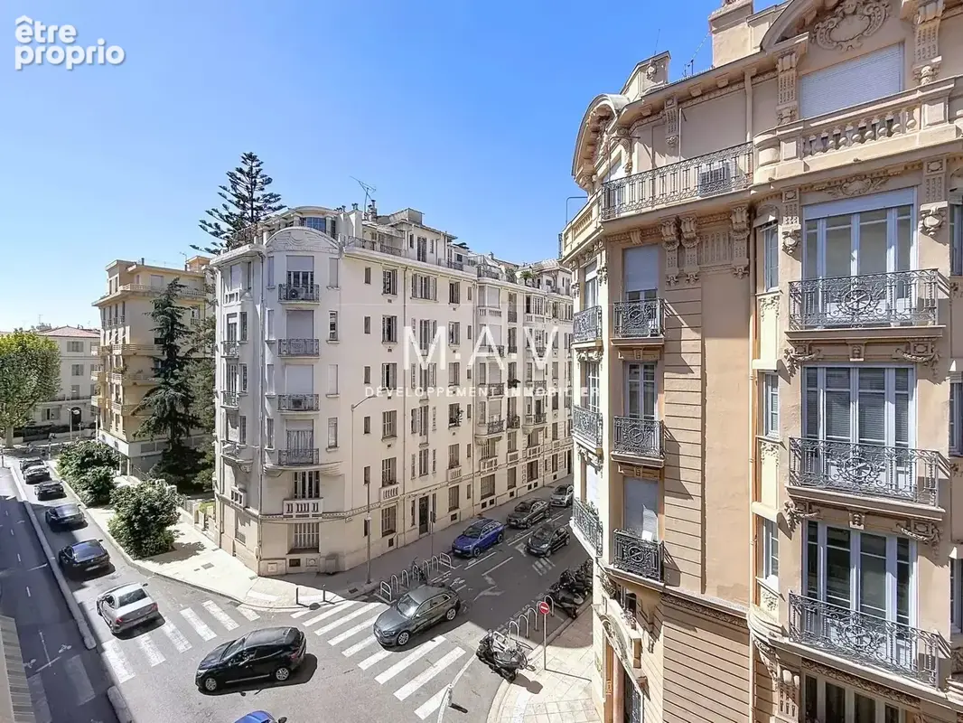 Nice/carré d'or - appartement 3 pièces luxueusement rénové terrasse 12 m² - photo 3