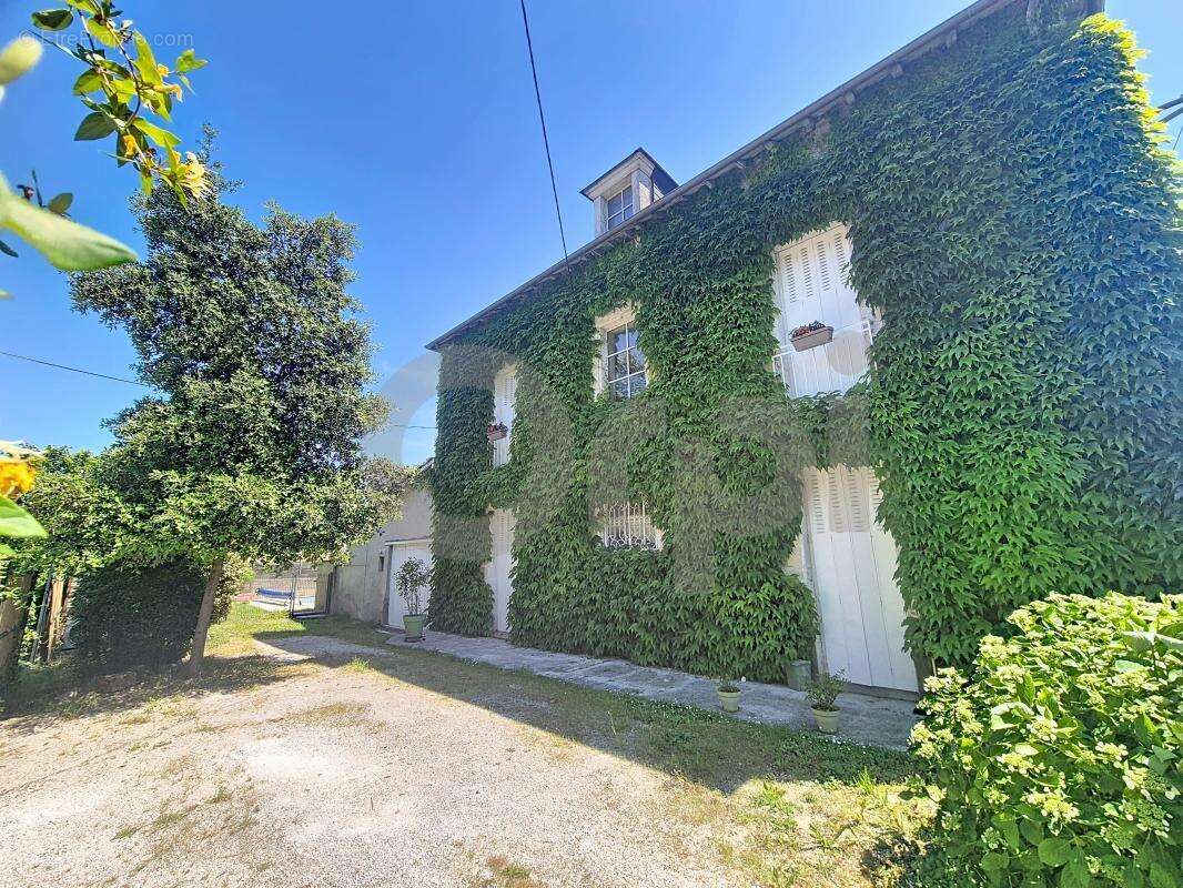 Terrasson-Lavilledieu (24) : maison en pierre 5 chambres avec piscine - photo 15