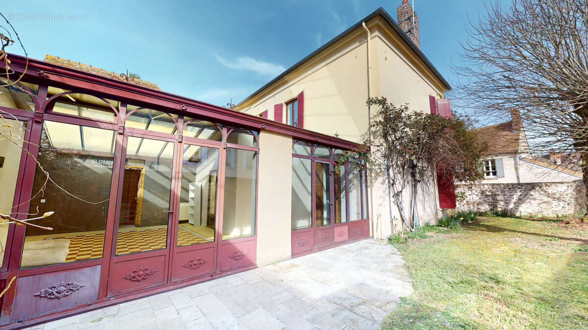 Maison à NEAUPHLE-LE-VIEUX