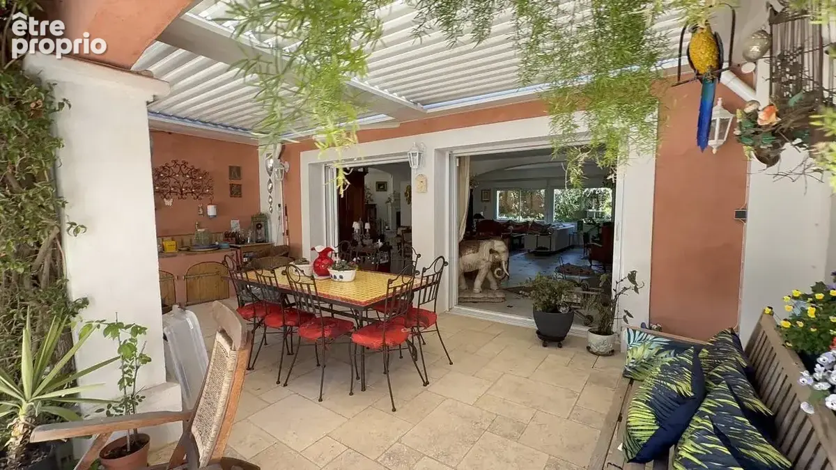 Villa 260m² avec piscine à Fréjus Valescure dans un domaine privé sur un terrain de 1750m² - photo 4