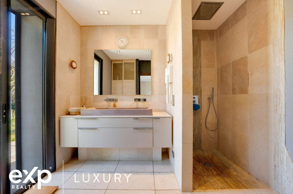 Maison 289 m² à Cabries  - photo 9