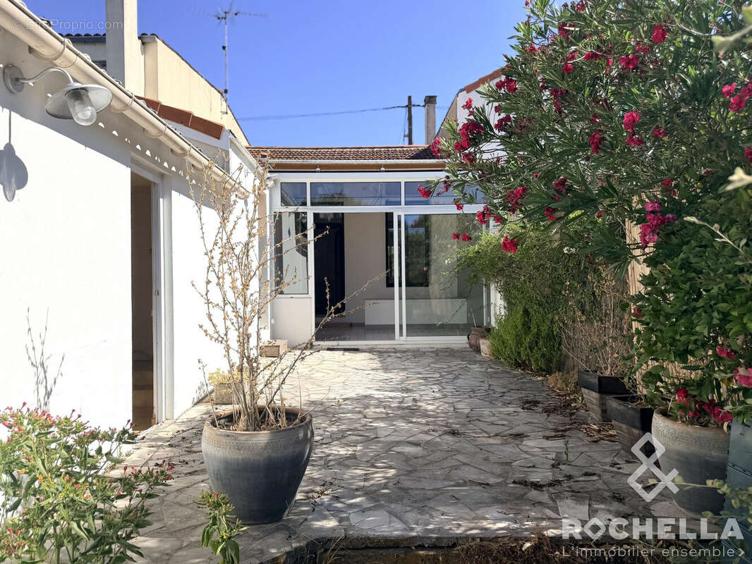 Maison 67 m² à La Rochelle  - photo 2