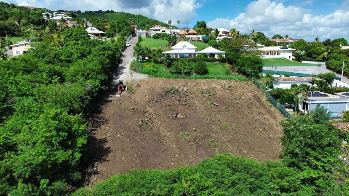 Terrain à CASE-PILOTE