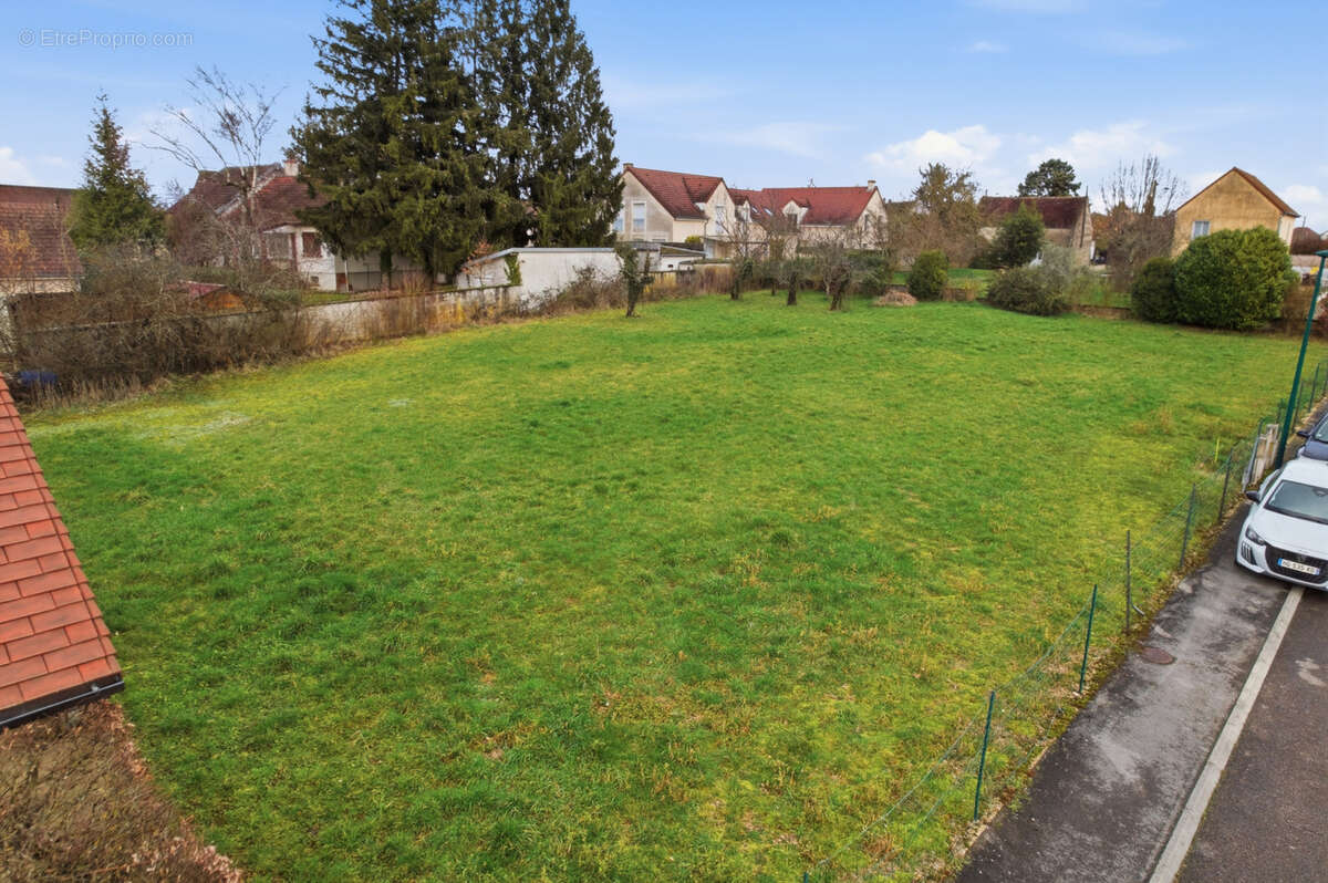 Terrain à SAULON-LA-RUE