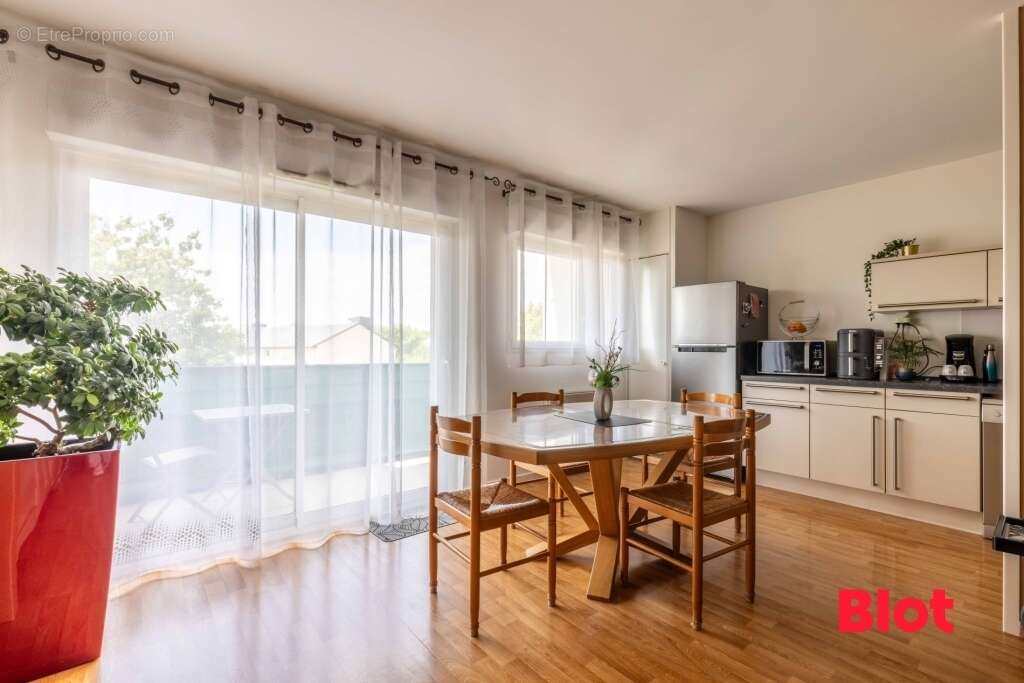 Appartement 80 m² à Betton  - photo 2