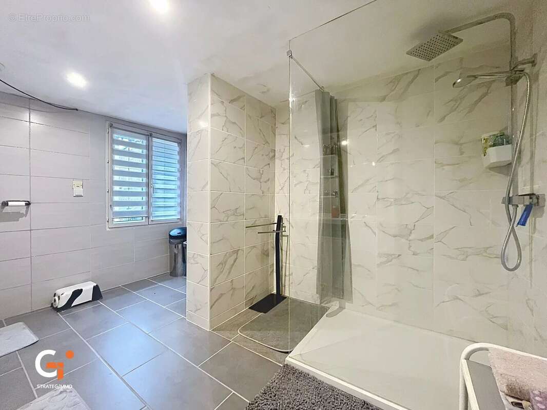 Maison de ville avec annexes - photo 10