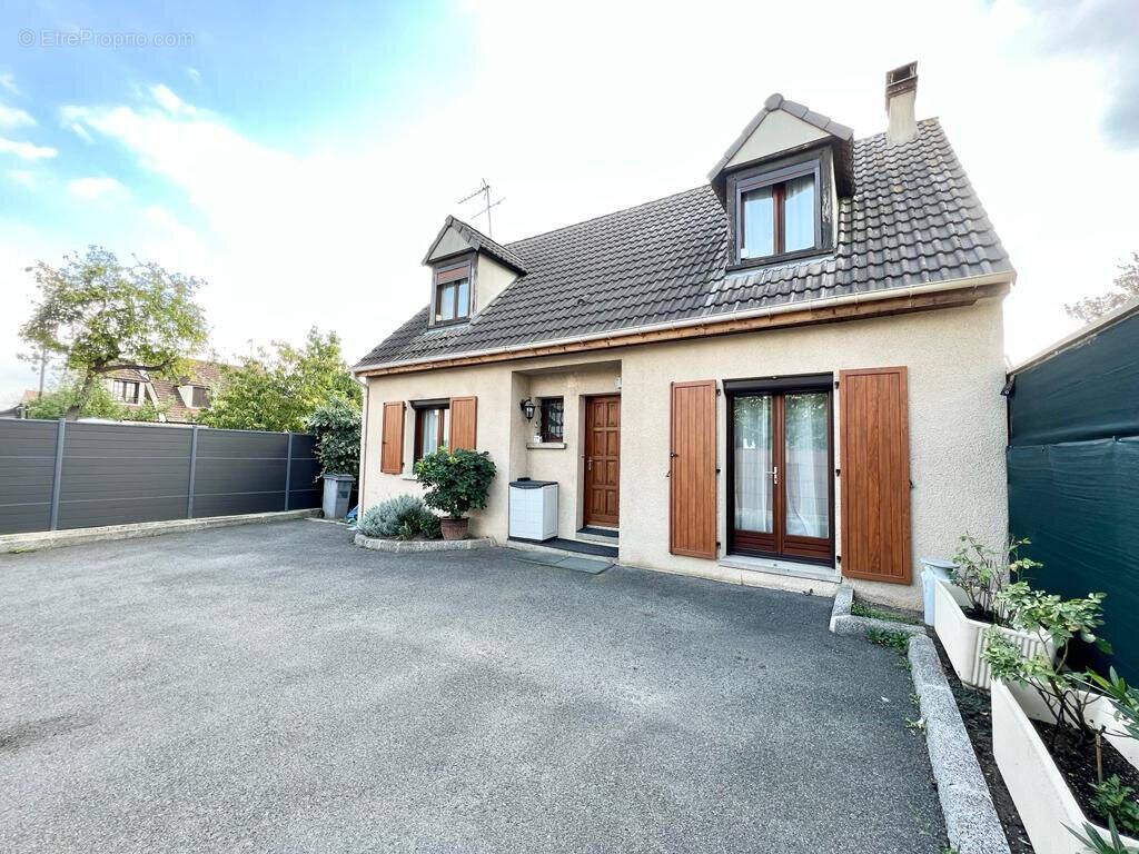 Maison à SARTROUVILLE