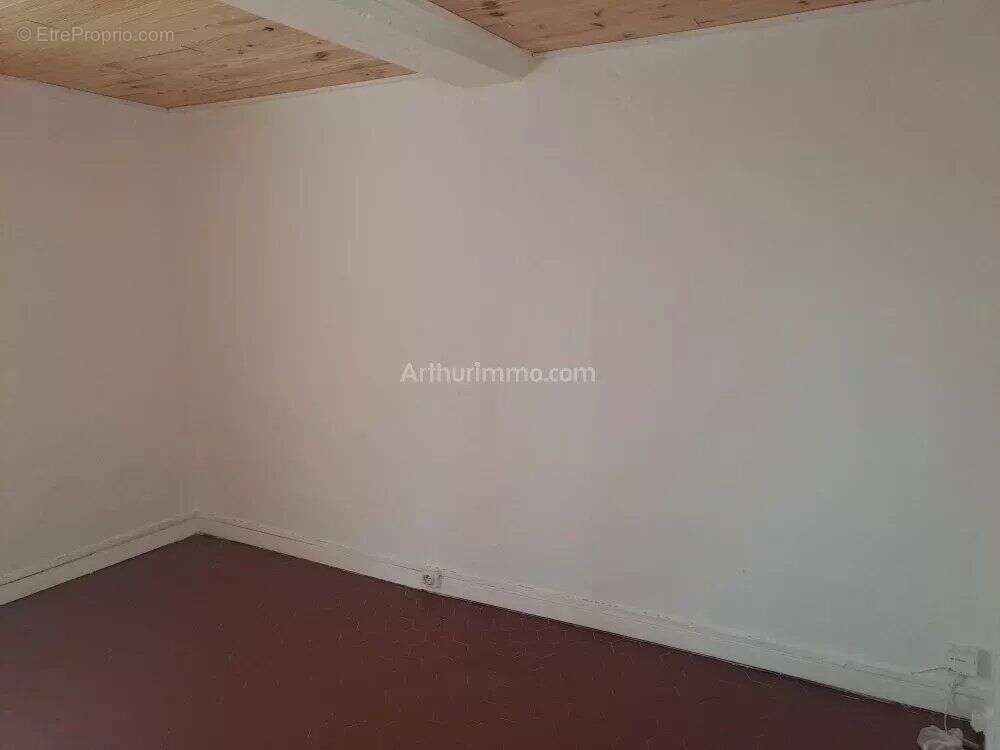 Appartement à SALERNES