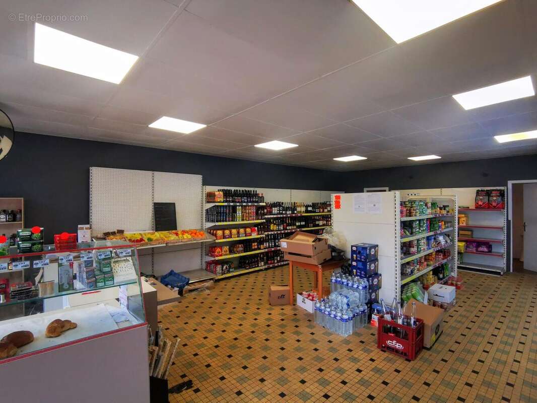 Photo 7 - Commerce à BEGARD