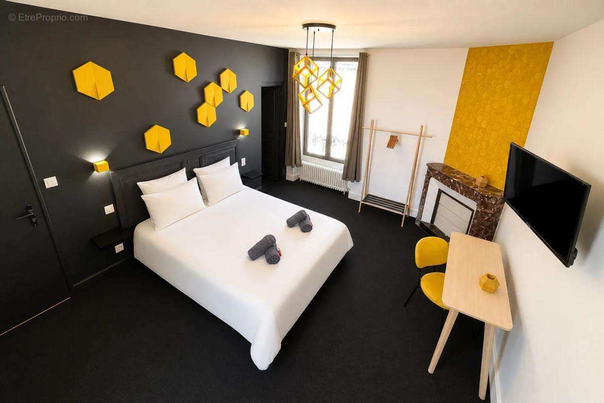 Demeure atypique rénovée, 9 pièces 5Ch 5Sb, Poitiers/Futuroscope - photo 8
