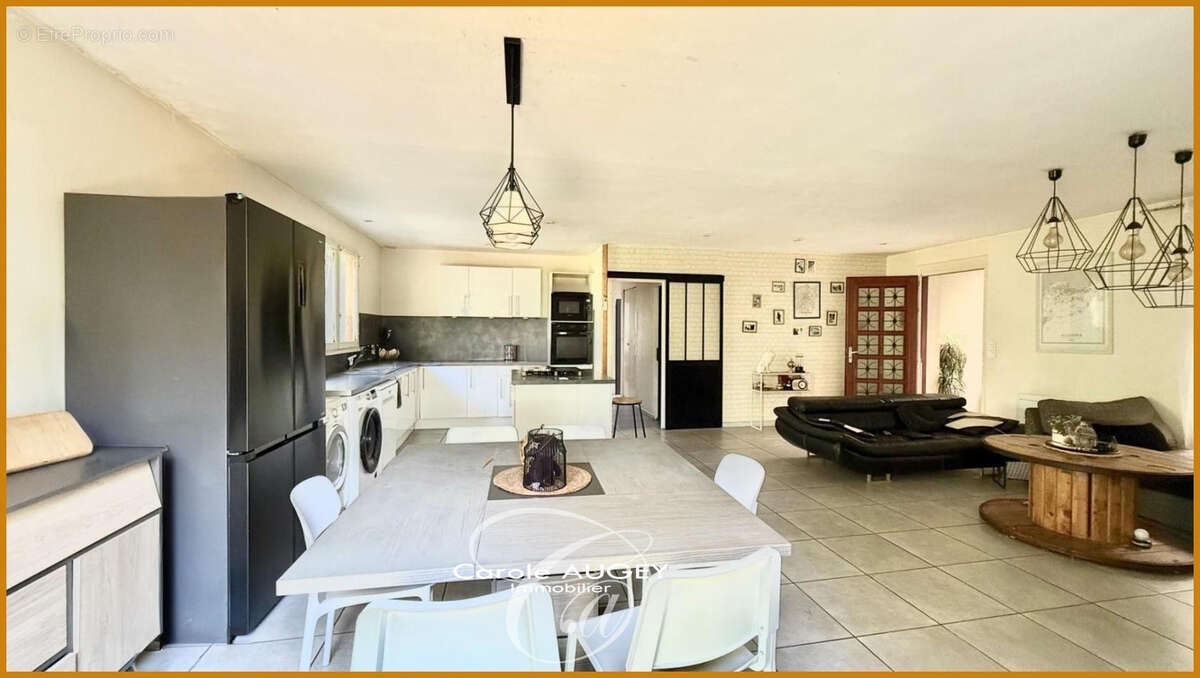 Maison à AMBARES-ET-LAGRAVE